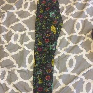 LulaRoe leggings.